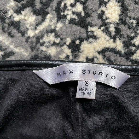 faux leather mini skirt - Picture 4 of 4